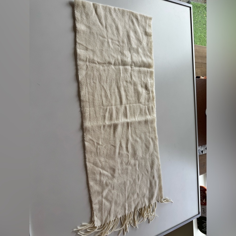 V. FRAAS Cream Fringe Scarf - Picture 3 of 4